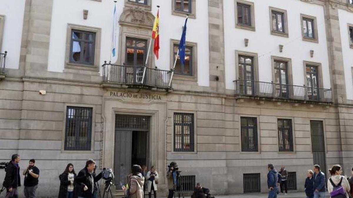 Fachada da Audiencia provincial de Pontevedra