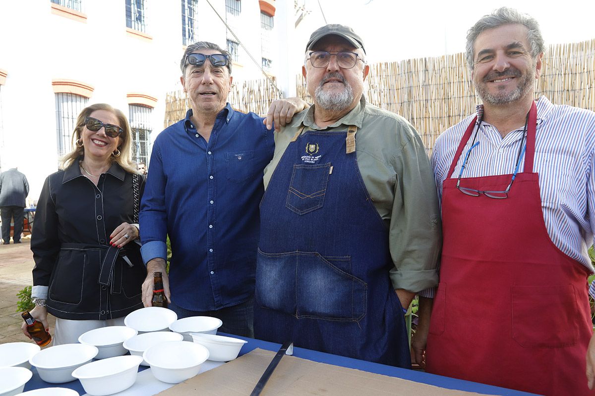 Las migas solidarias de la Cruz Blanca, en imágenes