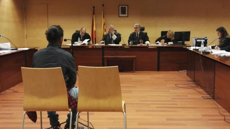 Demanen 14 anys de presó a un jove de Figueres per tenir relacions amb una menor