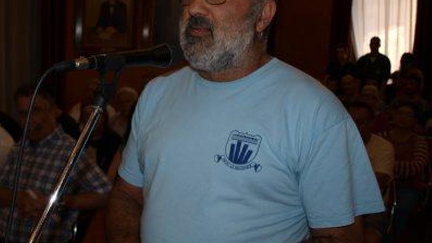 José Torrejón parlant en un ple de l&#039;Ajuntament.