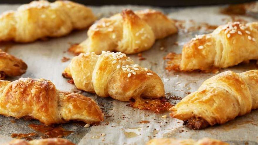 Cómo elaborar unos croissants rellenos de setas y queso emmental