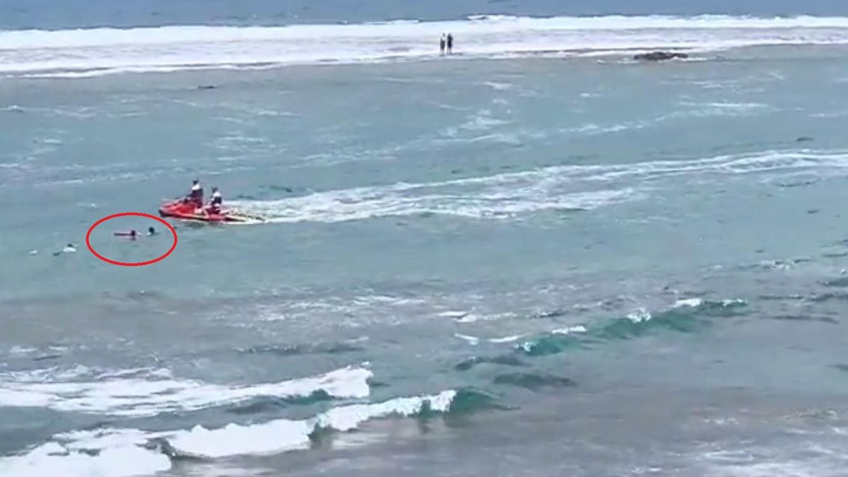 Salvan la vida a dos personas en Las Canteras