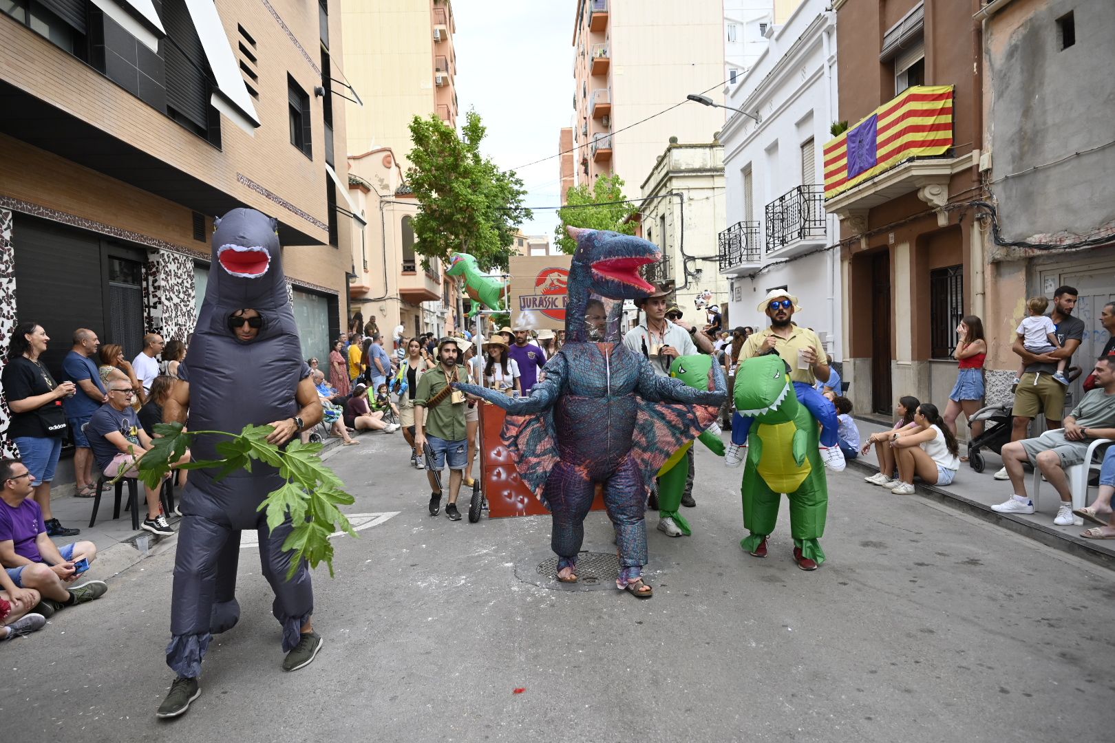 Imaginación y humor al poder en el desfile de las collas del Grau