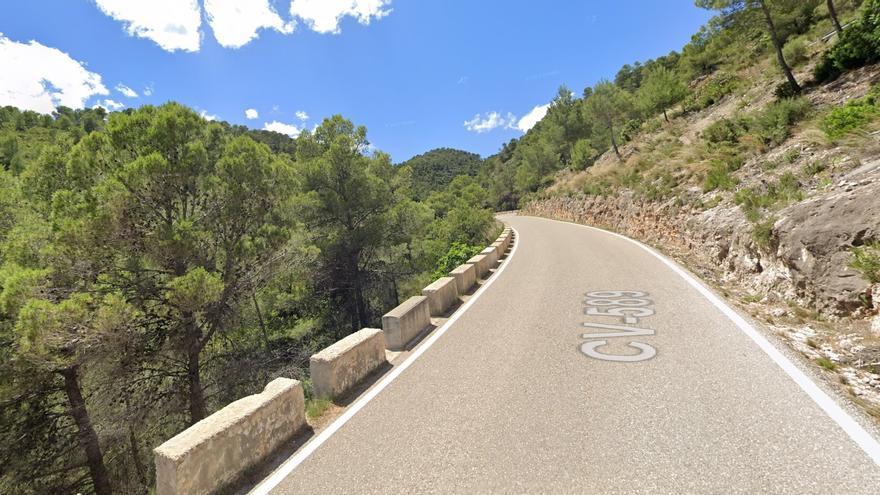 Otro conato de incendio en Moixent obliga a cortar la carretera CV-589