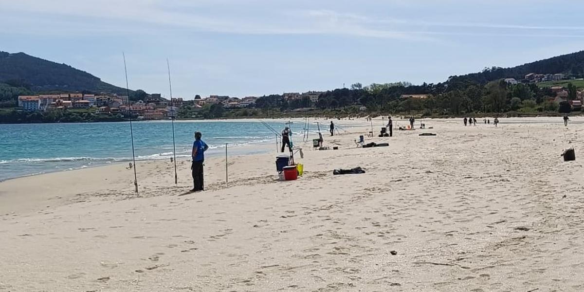 Campeonato de mar en una playa gallega