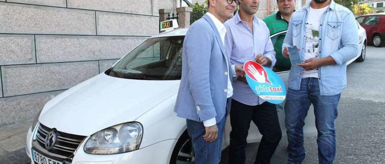 Jesús Vázquez, Francisco Javier Álvarez y otros representantes del sector del taxi en Ourense. // I. Osorio