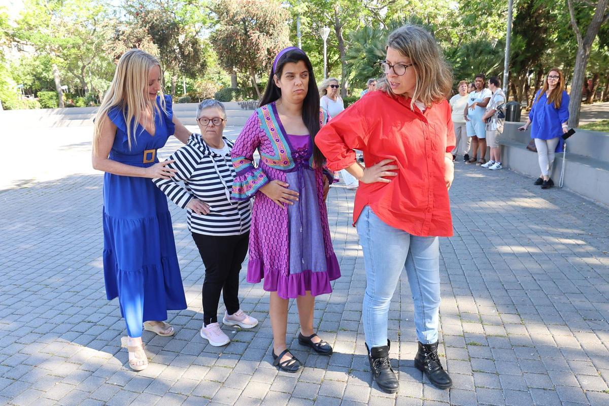 Una master class de modelaje en el Parque de la Paz, en imágenes