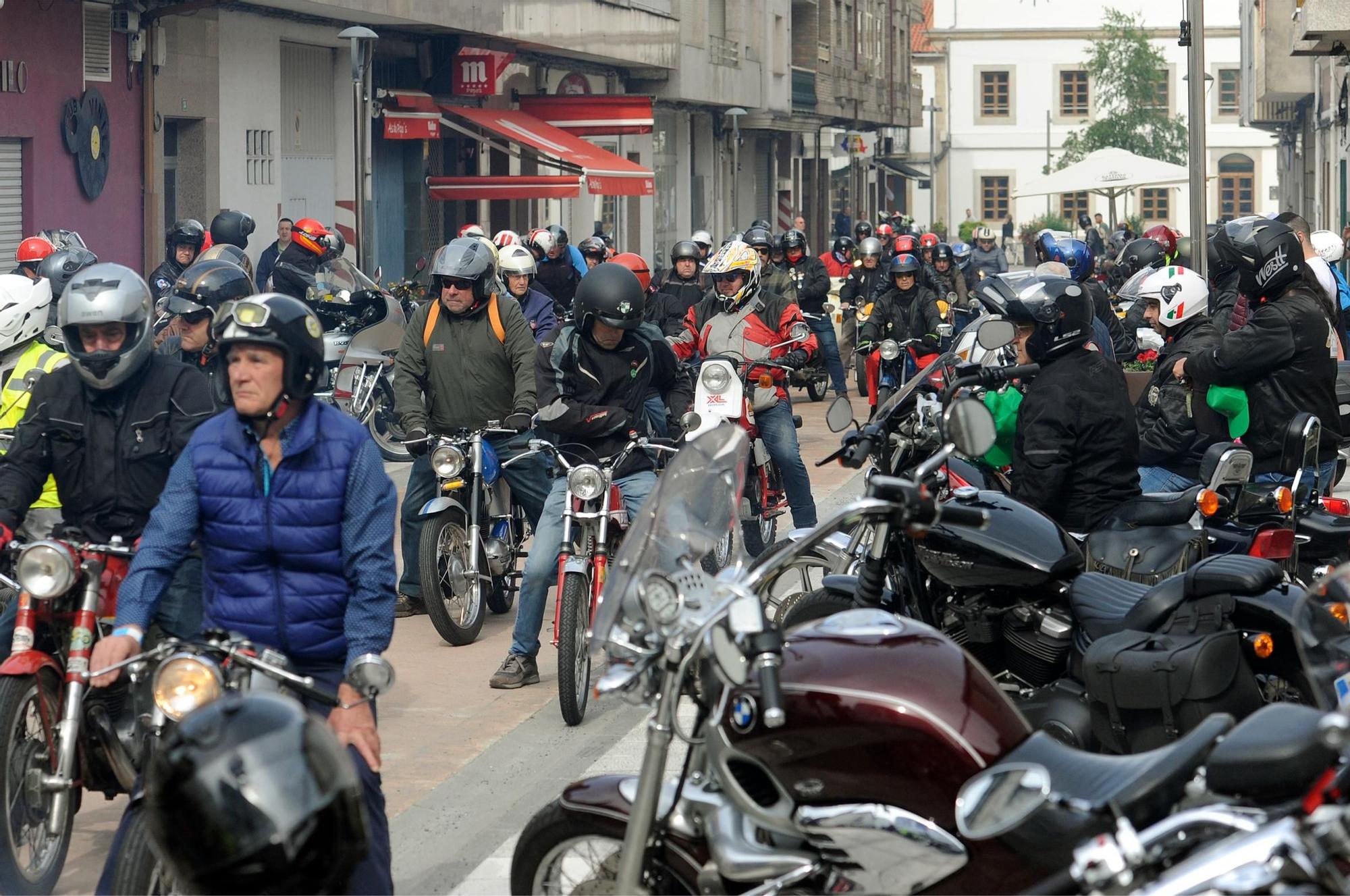 Cerca de cien veteranas toman las calles de Silleda