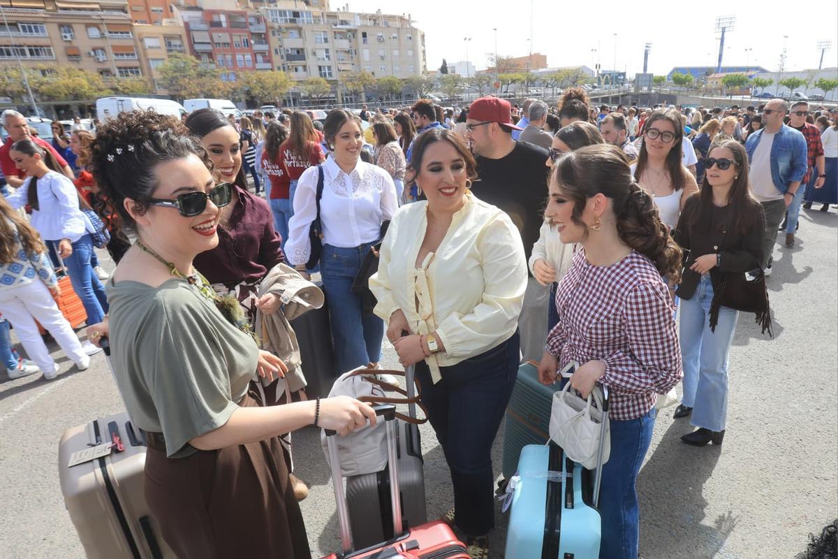 Salida de las convivencias de las candidatas a Bellea del Foc de Alicante hacia Toledo Salida de las convivencias de las candidatas a Bellea del Foc de Alicante hacia Toledo
