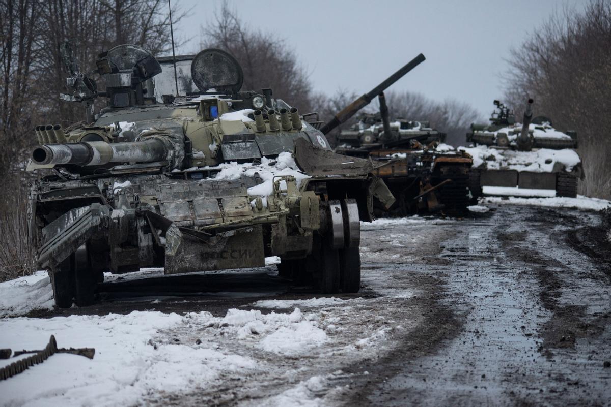 Tanques rusos destruidos en la región de Sumy.