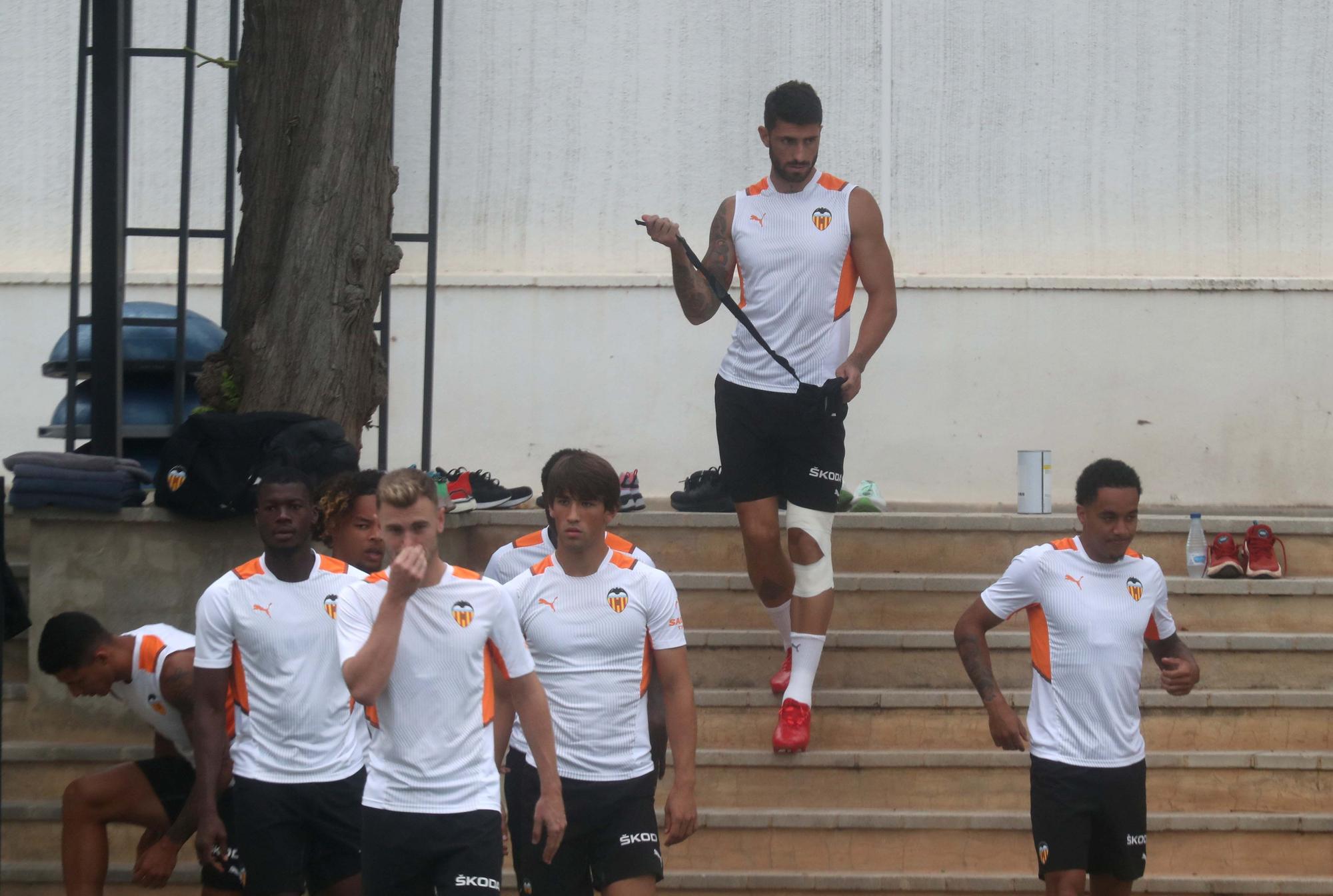 Entrenamiento en dos grupos para el Valencia CF