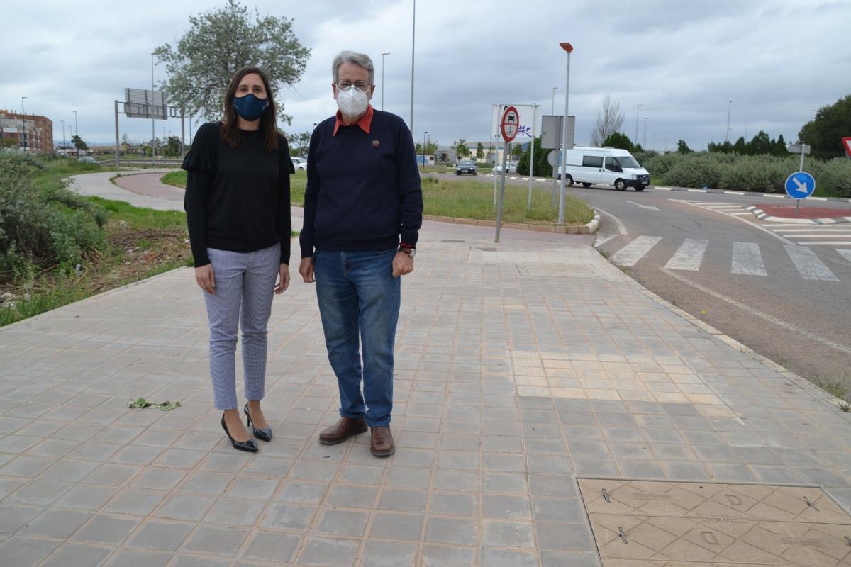 Elisa Valía, presidenta de la EMSHI, junto a Ramón Marí, alcalde de Albal.