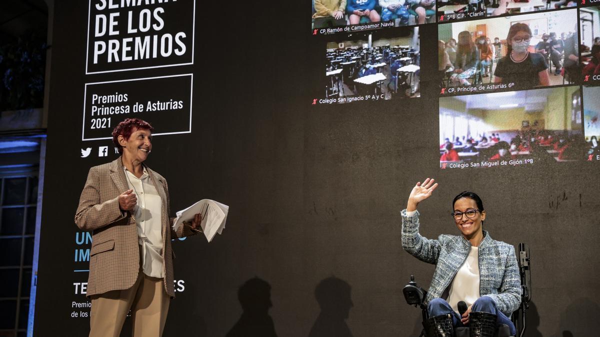 Teresa Perales recibe el cariño de los escolares asturianos: "Os lo habéis currado"