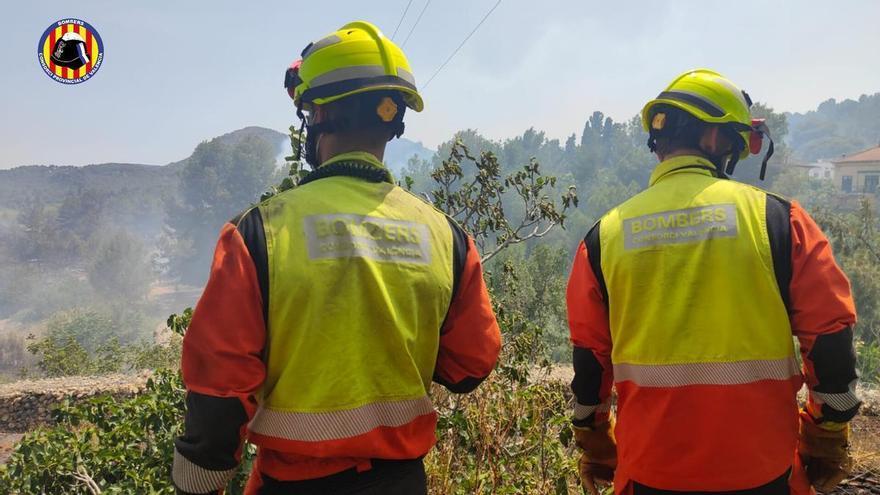 Declarado un incendio forestal en Tuéjar con un amplio despliegue de medios aéreos y terrestres
