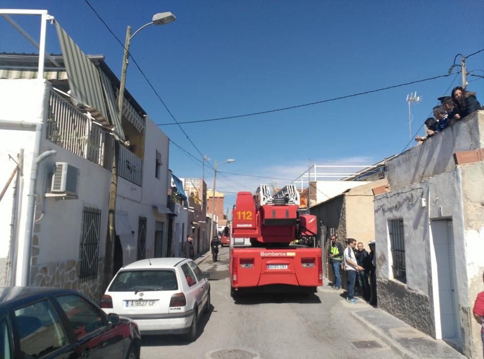 Un joven resulta herido grave en un incendio en Elche