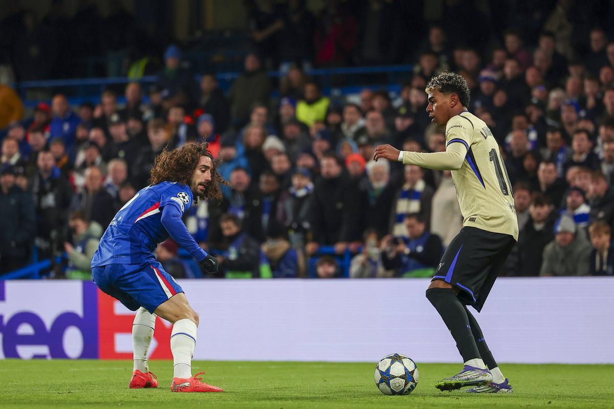 Cucurella, against Lamine at Stamford Bridge