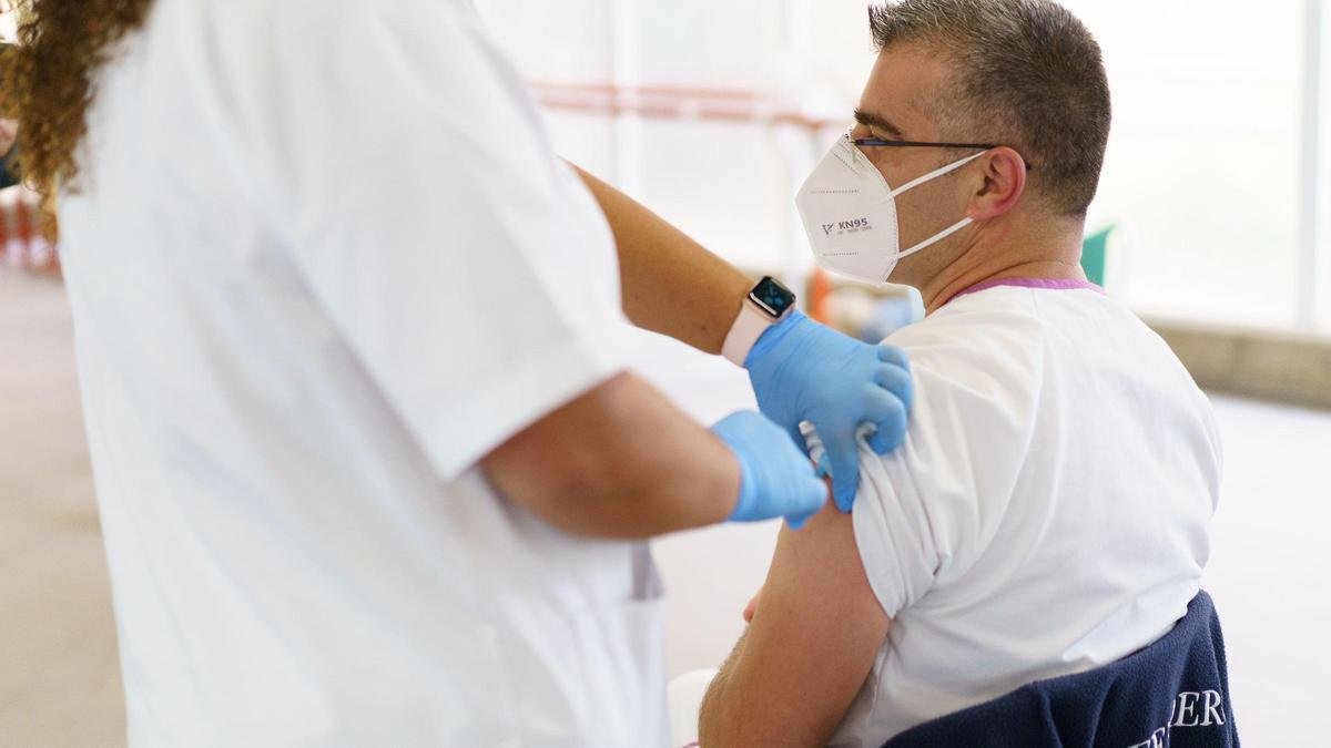 La segunda dosis de la vacuna se administrará desde este domingo en los centros del IASS (Tenerife)