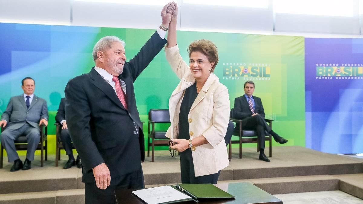 Rousseff y Lula durante el nombramiento de este último como ministro.l