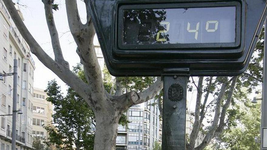 Intervalos en el Pirineo, poco nuboso en el resto y temperaturas sin cambios