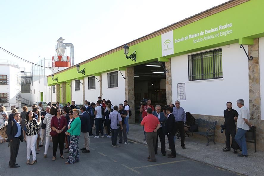 Susana Díaz inaugura el centro de la madera de Encinas Reales.