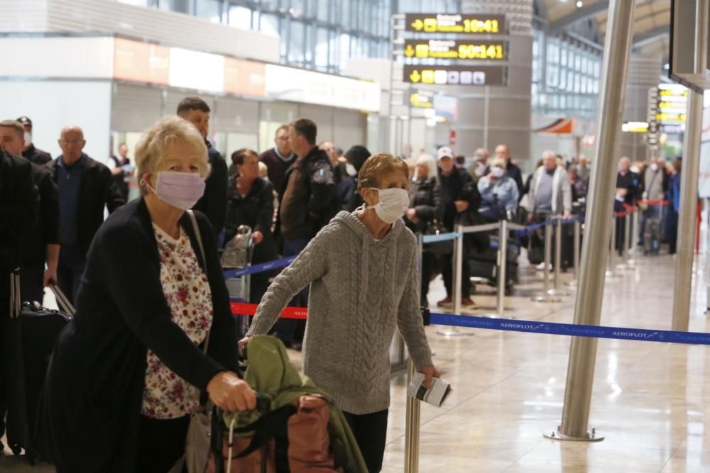 Los países de la UE aceleran la repatriación de sus turistas ante el avance del coronavirus