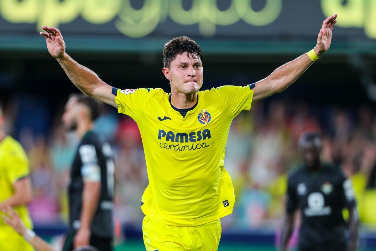 Jorge Cuenca celebra el gol del Villarreal.