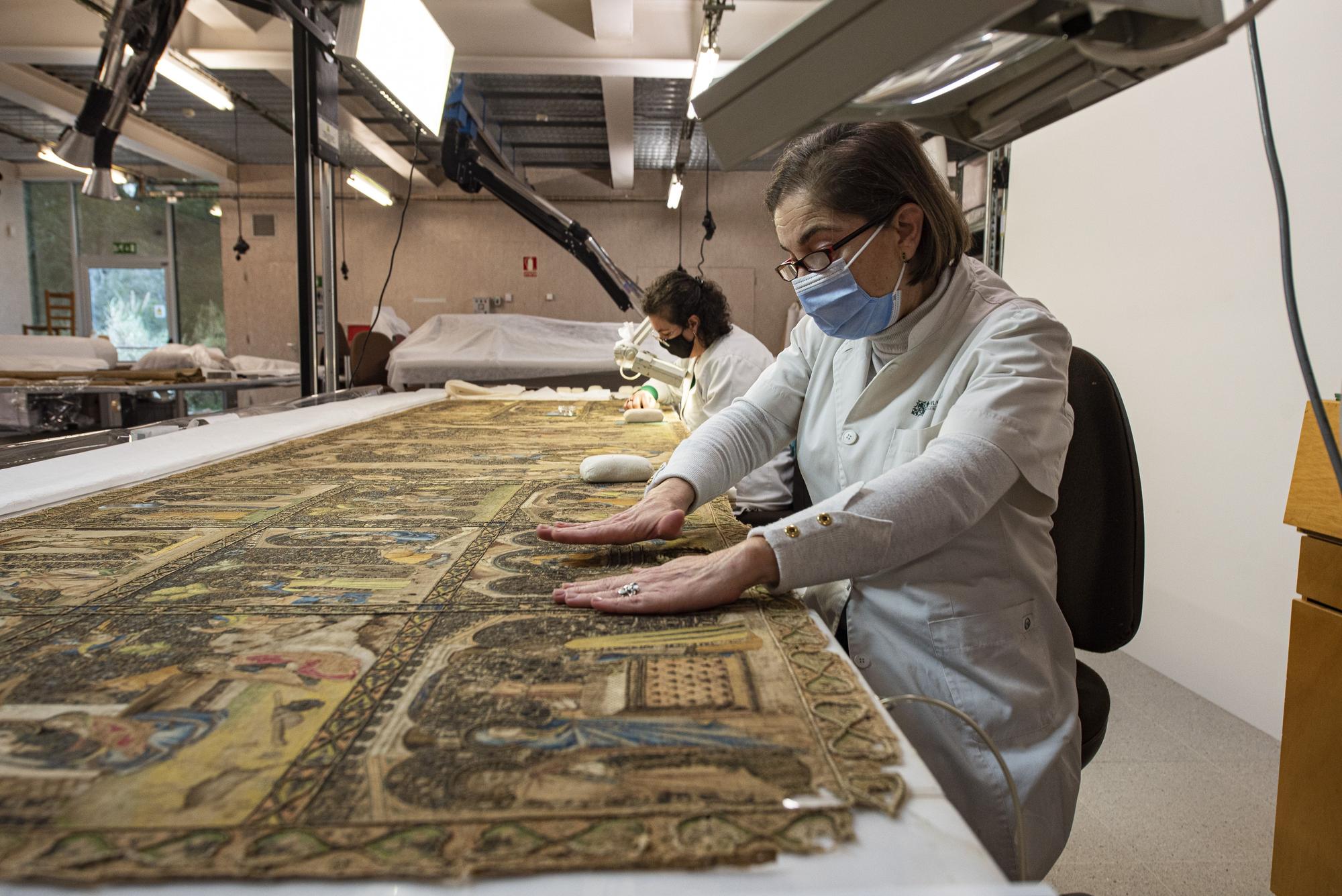 Les millors imatges de la restauració del frontal florentí de la Seu de Manresa