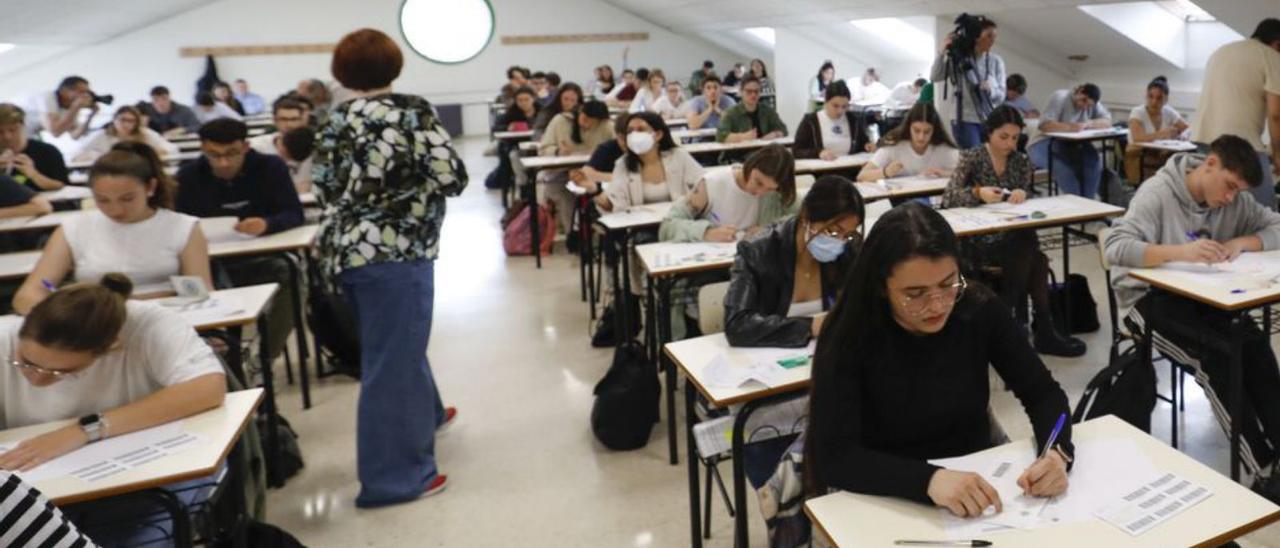Los estudiantes asturianos quieren que se revise la EBAU para hacerla “competencial y homogénea en todo el país”