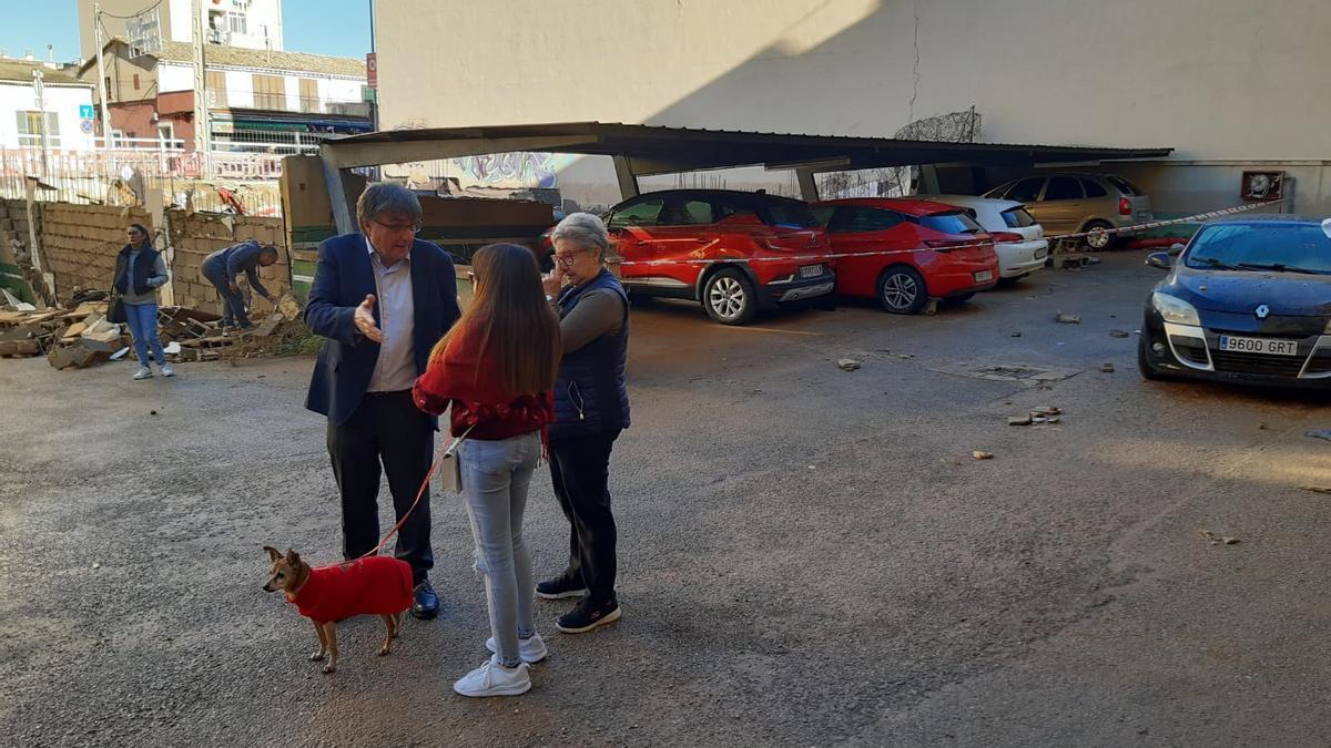 El presidente de Emaya y regidor de Medio Ambiente y Bienestar Animal, Ramon Perpinyà, visita la zona afectada por la rotura de una tubería.