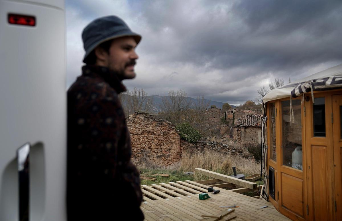 Rick (32 años), holandés, es uno de los nuevos vecinos de Bárcena de Bureba, en Burgos.