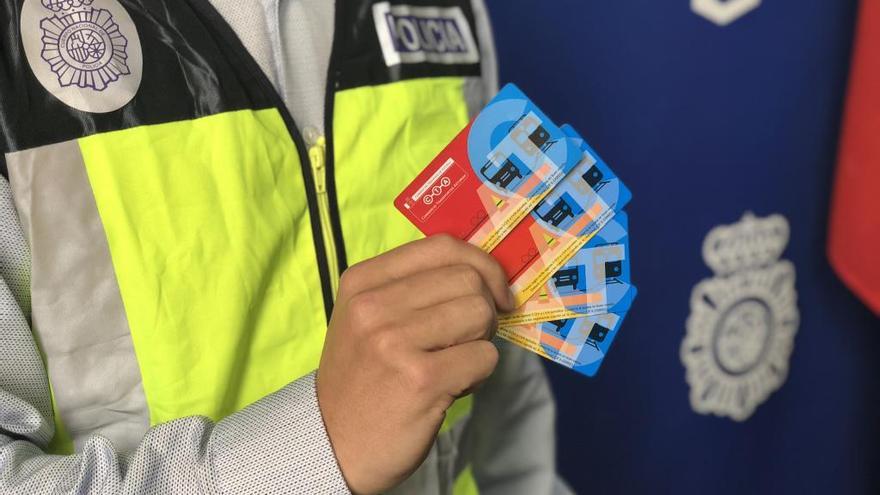 La Policía Nacional desarticula una red de falsificación de tarjetas de transporte que operaba en Asturias