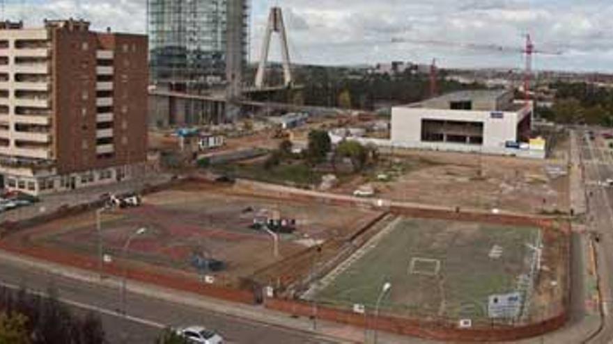 Las pistas polideportivas que la Junta iba a hacer en tres barrios, en vía muerta