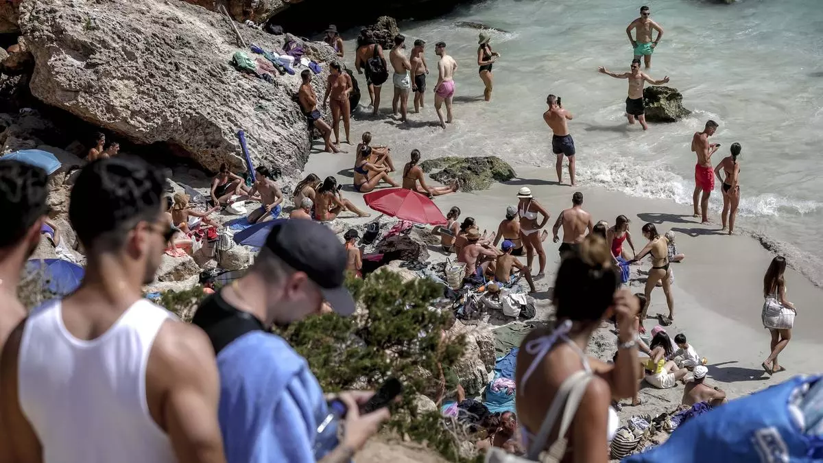 VÍDEO Y FOTOS | El Caló des Moro: el paraíso solo para turistas