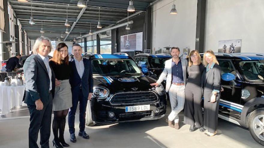 Momento de la entrega de la flota a Estrella Galicia. NOVOMÓVIL