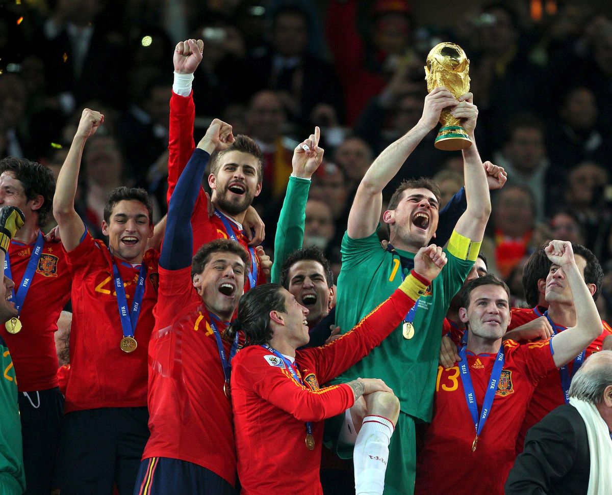 Iker Casillas rises the world champion trophy