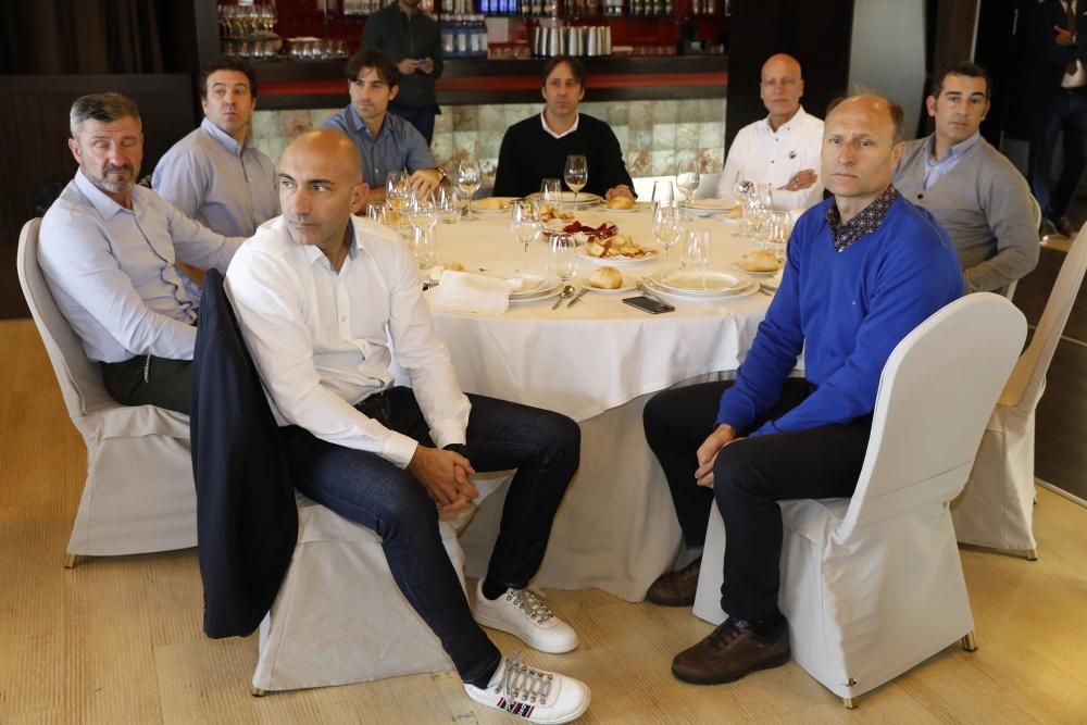 Eloy Olaya recibe la insignia de oro de la Asociación de Veteranos del Sporting