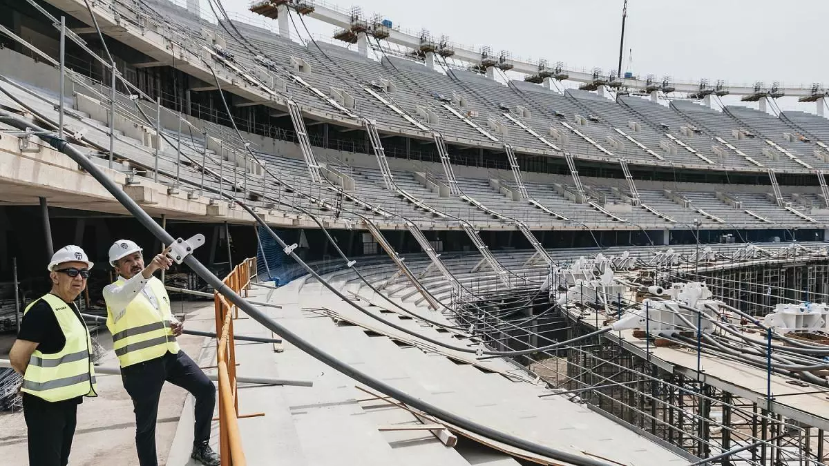 Peter Lim visita las obras del Nou Mestalla