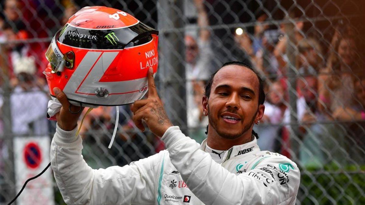 xortunomercedes  british driver lewis hamilton points at 190526175706