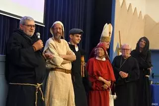 Narcís Bardalet i Lluís Roura fan el ple en la presentació del documental sobre la Bíblia de Sant Pere de Rodes