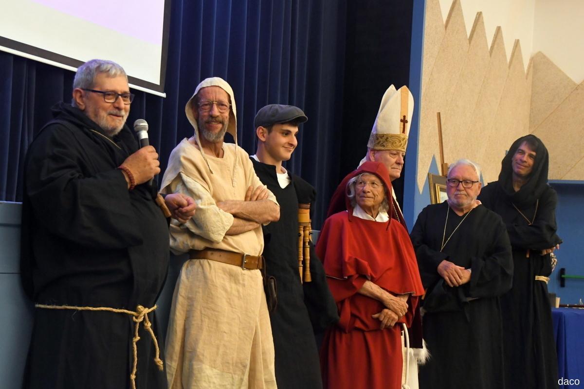 Narcís Bardalet, Jaume Simon, Lluís Roura, Josep Maria Martorell i Isidre Corominas, durant la presentació de La Bíblia de Sant Pere de Rodes.