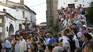 Cáceres refrenda su devoción a San Antonio al compás de las coplas populares