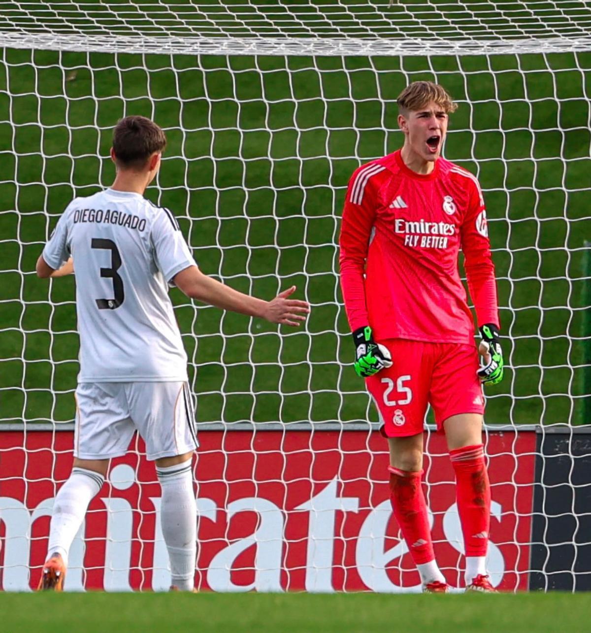 Voloshyn, tras parar un penalti con el Juvenil A del Real Madrid.