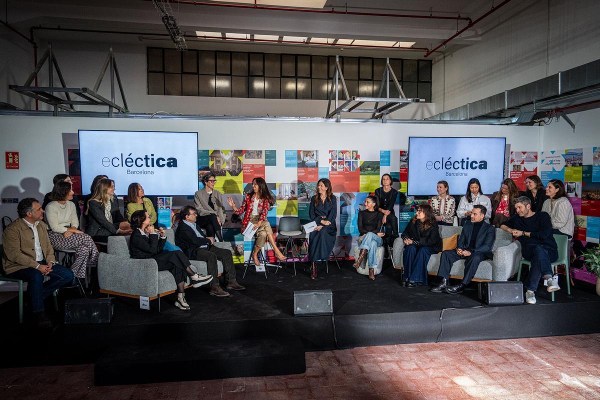Barcelona 17/03/2026 Icult. Rueda de prensa de presentación de Eclèctica Barcelona, un nuevo proyecto cultural que formará parte del programa oficial de Barcelona 2026 Capital Mundial de la Arquitectura. El acto ha contado con la participación de Maria Buhigas, Javier Cercas, Isabel Coixet, Juan Avellaneda y Lázaro Rosa-Violán, entre otros, en la Antigua Sede Editorial Gustavo Gili (c. Rosselló, 87). Palabras clave: Eclèctica Barcelona, arquitectura, cultura, Barcelona 2026, Capital Mundial de la Arquitectura, rueda de prensa, Gustavo Gili, Maria Buhigas, Javier Cercas, Isabel Coixet, Juan Avellaneda, Lázaro Rosa-Violán. AUTOR: MANU MITRU