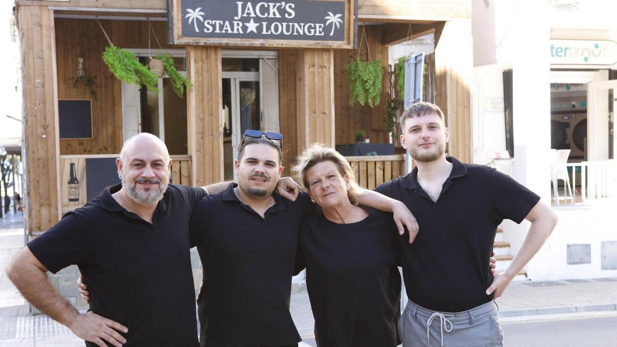 Das ist das Team von der "Star Lounge" – der "Kegelbrüder-Kneipe" an der Playa de Palma