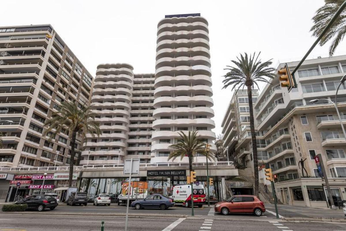 Una imagen tomada ayer del hotel Bellver que aloja  a los inmigrantes ucranianos.