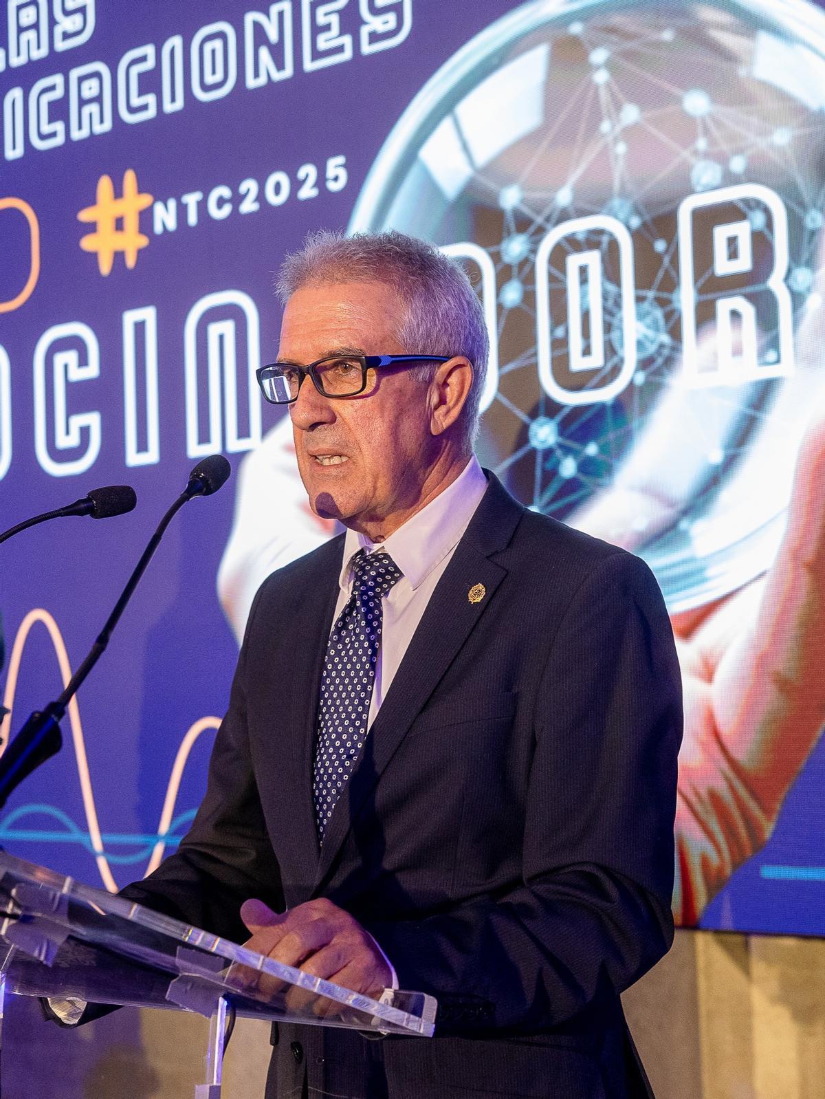 Decano del Colegio de Telecomunicaciones de Canarias.