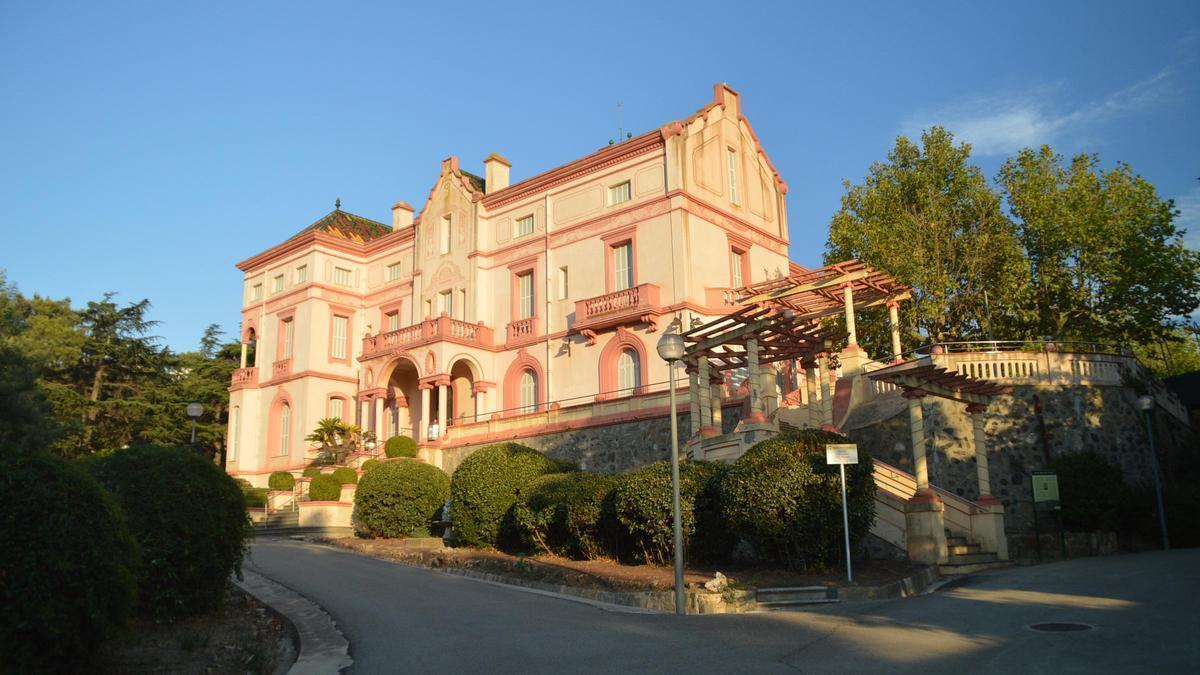 L'edifici de Can Marly, a Llançà