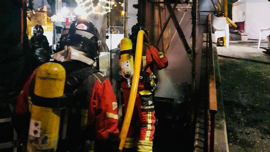 Arde el escenario de las fiestas de San Lorenzo