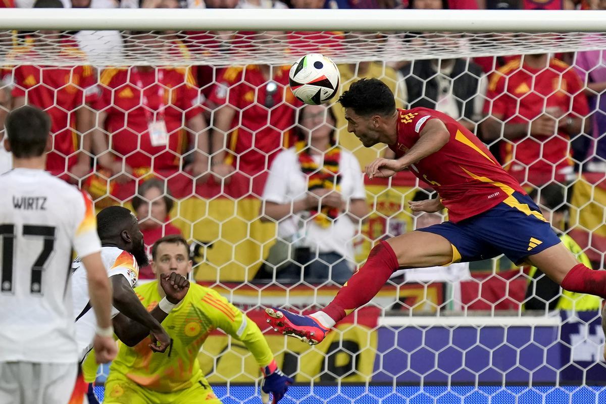 Mikel Merino marca el gol de la victoria ante Alemania.