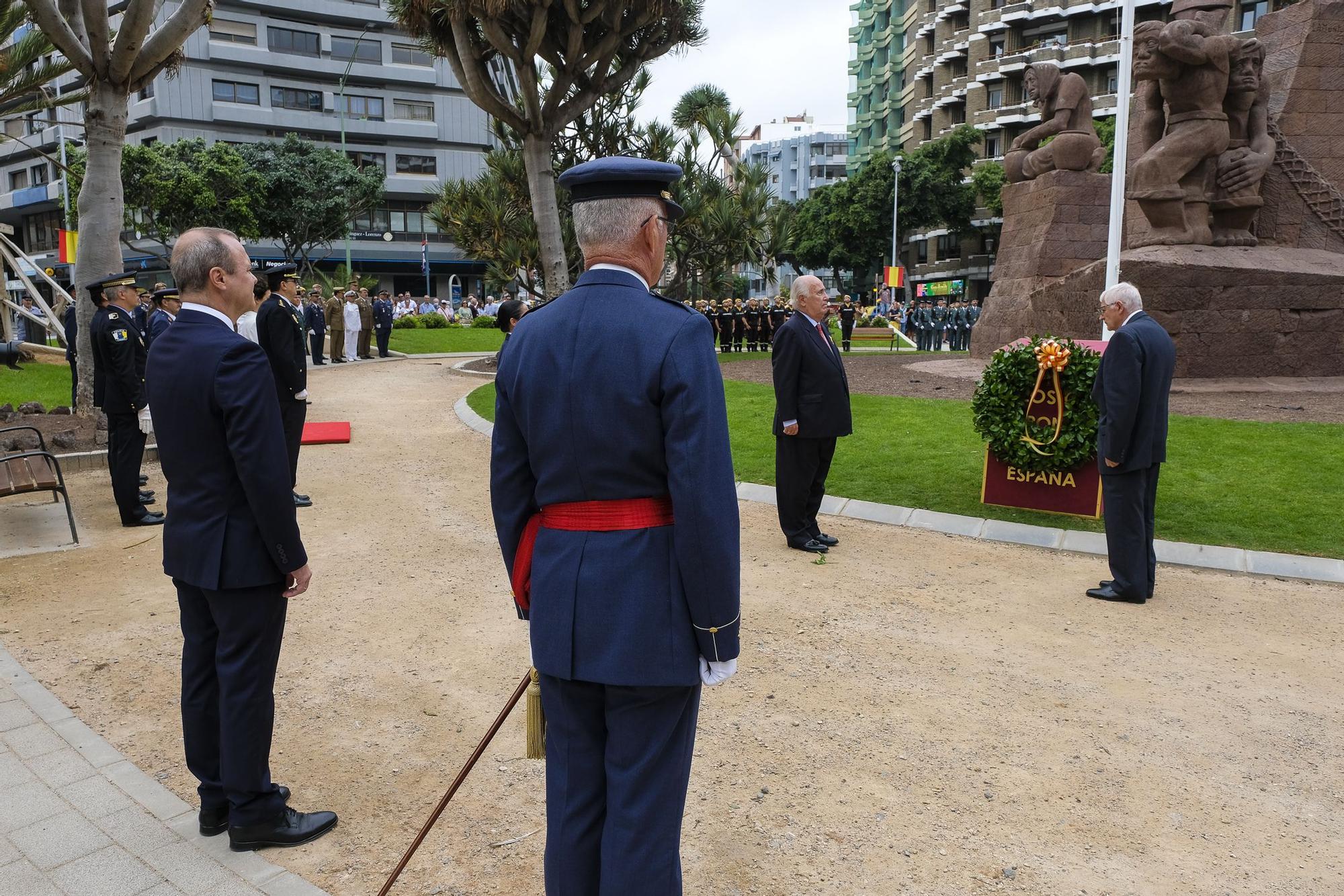 Izado de bandera por el 12 de octubre en Las Palmas de Gran Canaria